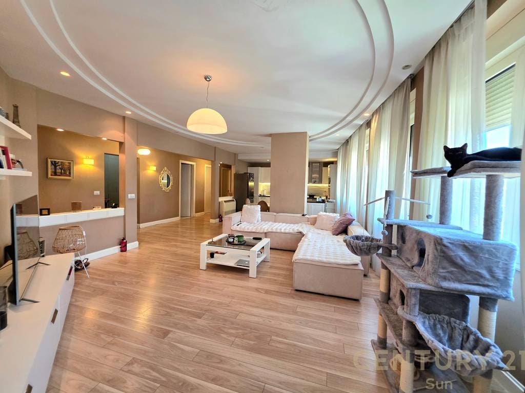 DUBLEX/PENTHOUSE PER SHITJE PRANE LIQENIT ARTIFICIAL 4