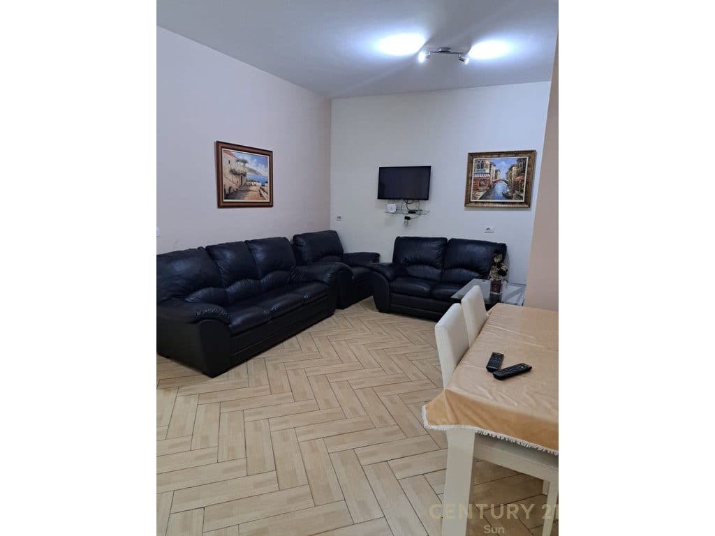 Apartament 2+1 Me Qira në Rruga e Kavajës!