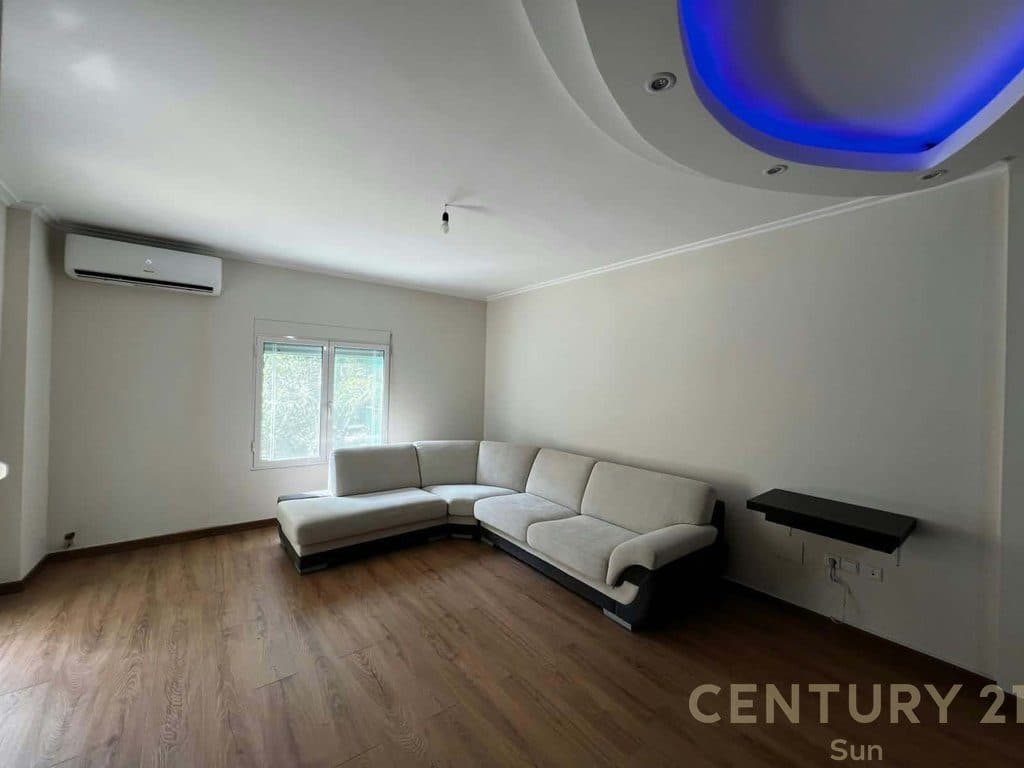 Apartament 2+1 Me Qira në Qendra Tregtare Kristal! 3