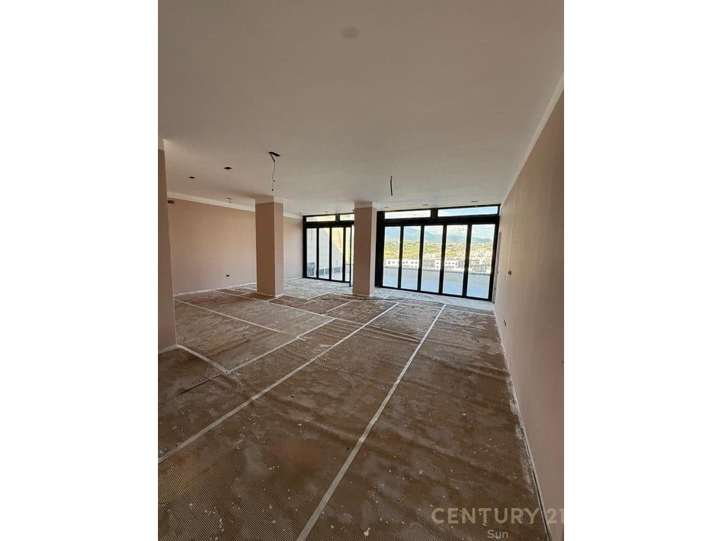Penthouse ne shitje 3+1+2+ 2 poste parkimi te perfshira ne cmim te Liqeni i Thatë, Tirana 2