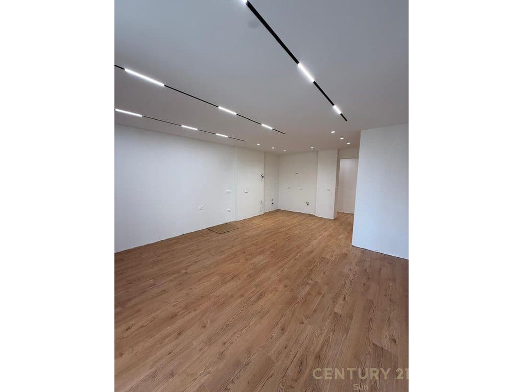 APARTAMENT 2+1+2 ME QIRA PER ZYRA, TEK ISH-EKSPOZITA, TIRANE! 2