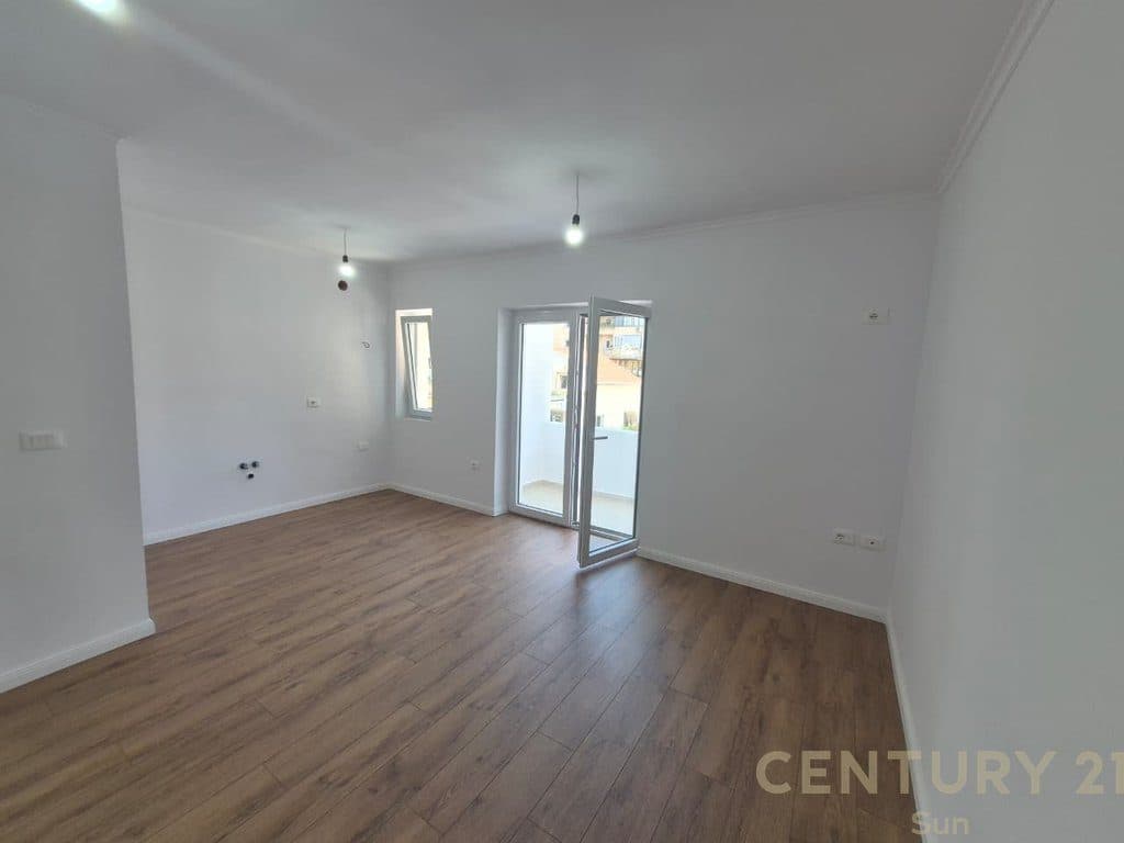 Shitet Apartament 1+1 – Rruga Thanas Ziko 300 metra mbi Gjimnazin “Partizani” 4