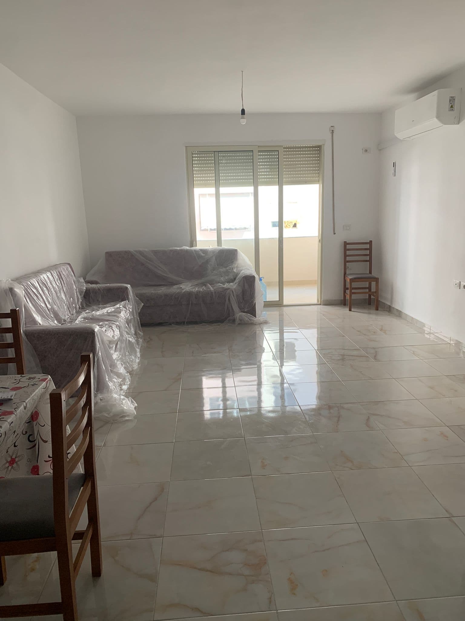 Jepet me qira Apartament 1+1 ne Plazh Iliria, Durres 3