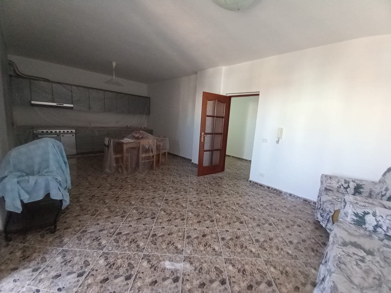 Jepet me Qira Apartament 3+1 | Tregu Fshatar, Durrës 2