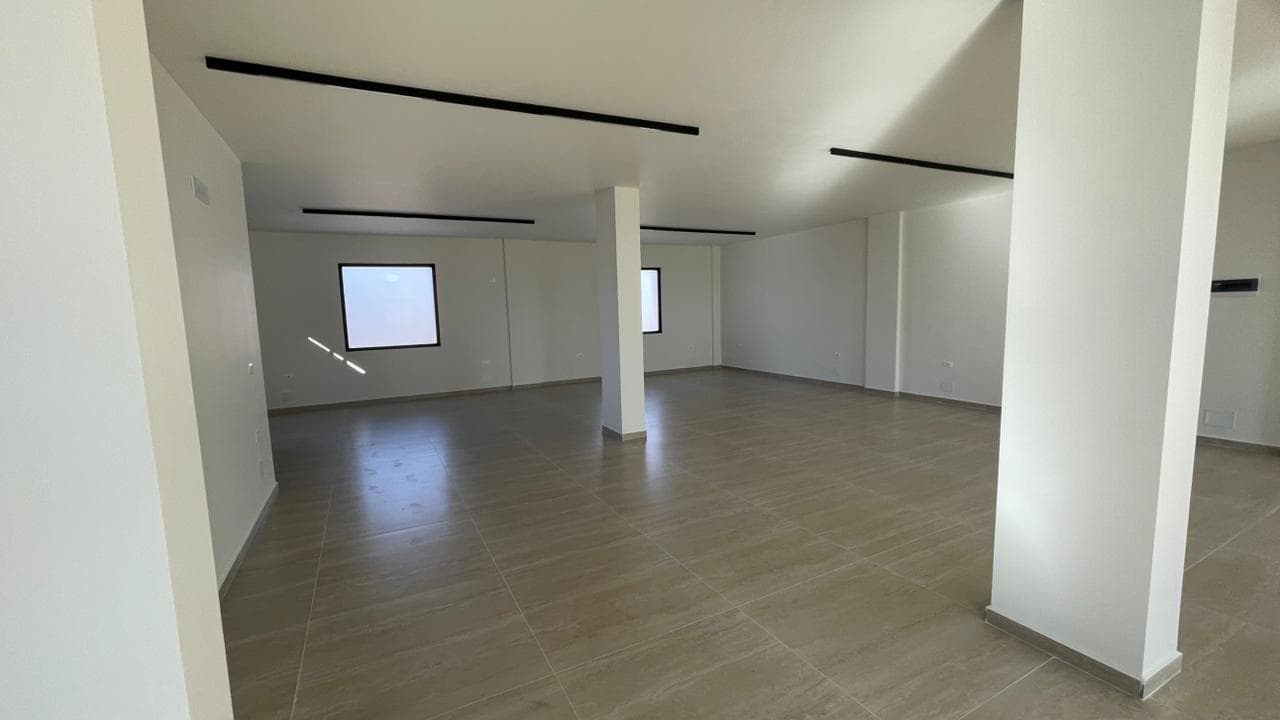 Jepet me Qira Ambient Komercial | Pranë Tregut Industrial, Durrës 3