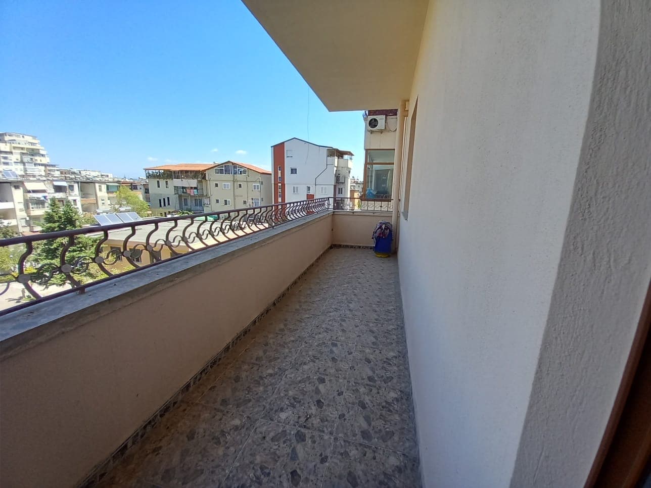Jepet me Qira Apartament 3+1 | Tregu Fshatar, Durrës