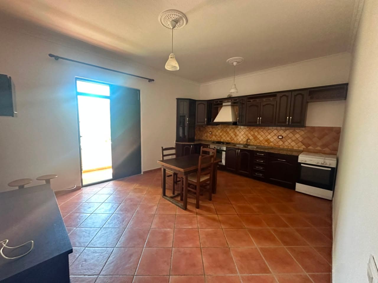 Shitet Vilë Private 3-Katëshe | Pranë Kryqit të Kuq, Durrës 4