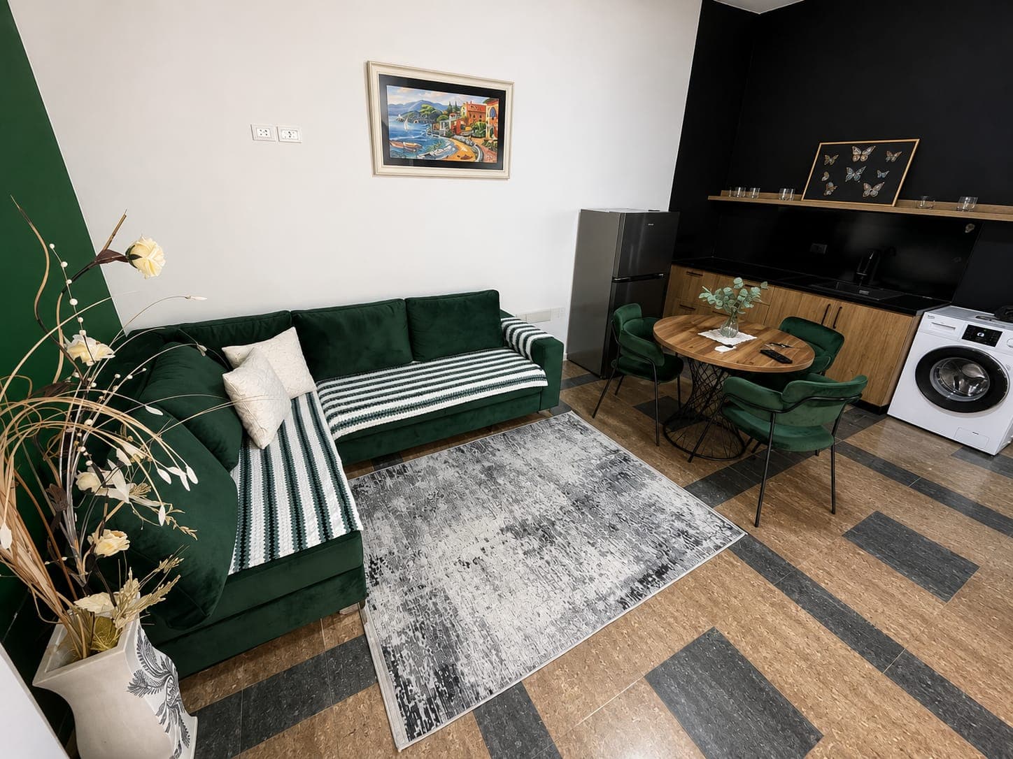 Shitet Garsoniere| Plazh Hekurudha, Durrës