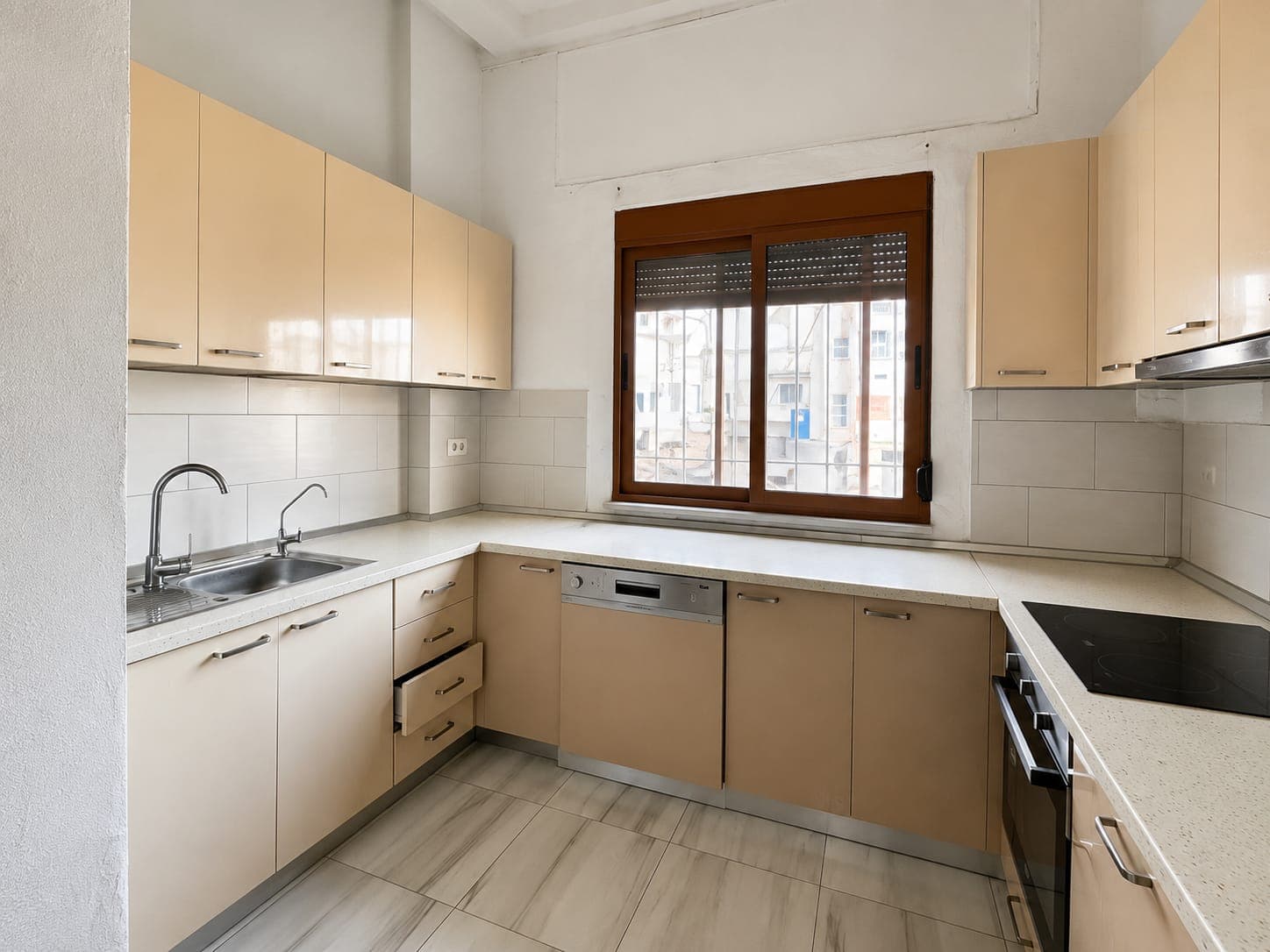 Jepet me Qira Apartament 3+1 | Blue Star, Durrës