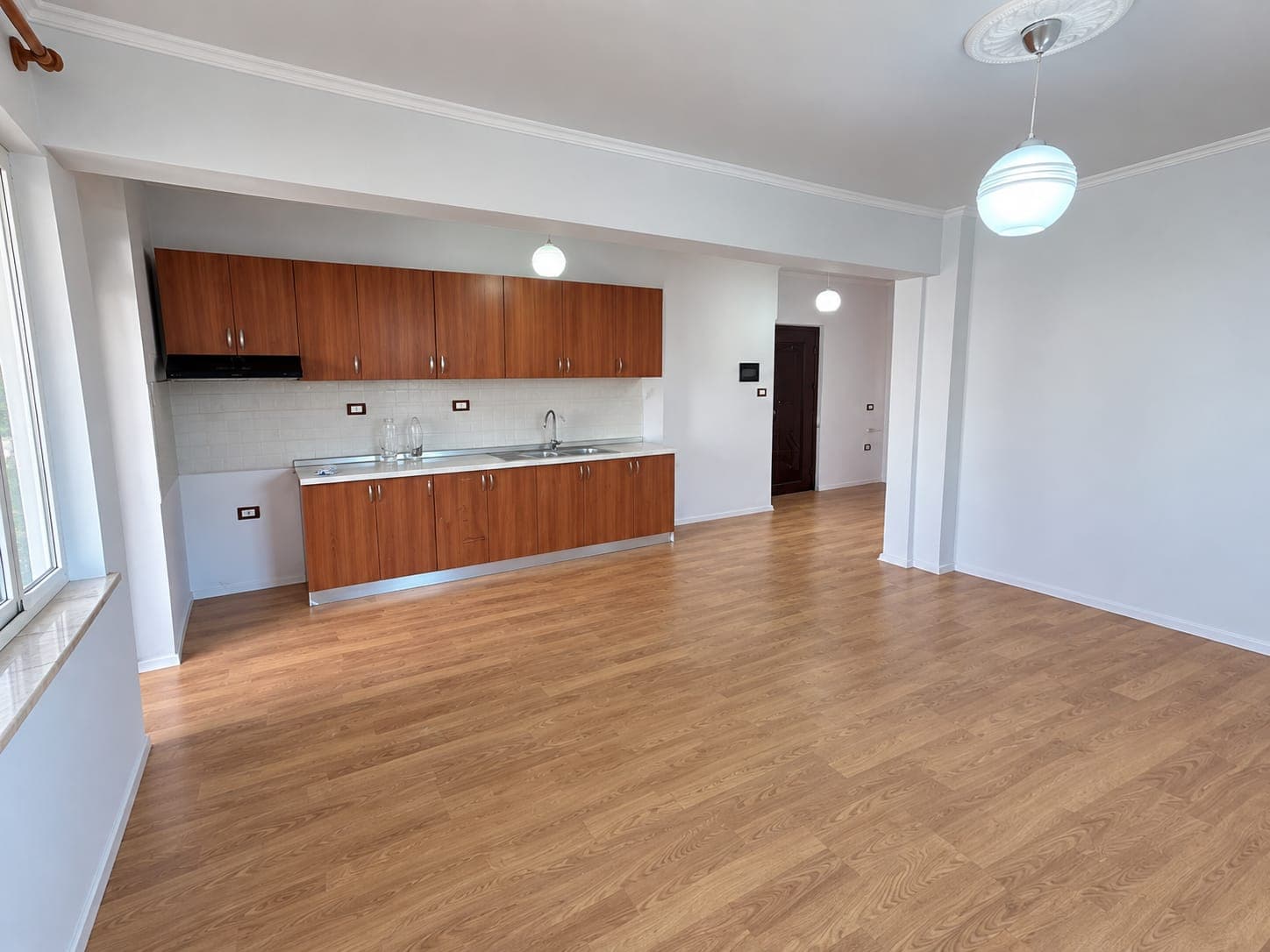 Shitet apartament 2+1 + ballkon | pranë Spitalit, Durrës