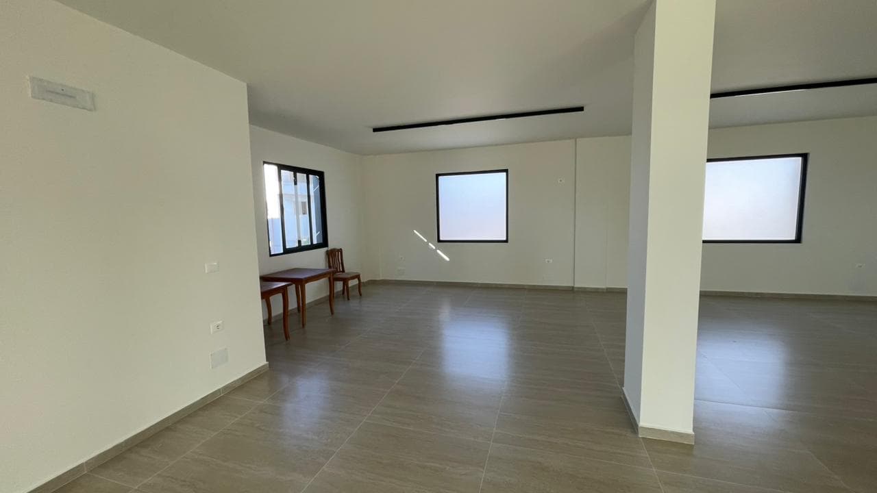 Jepet me Qira Ambient Komercial | Pranë Tregut Industrial, Durrës 2