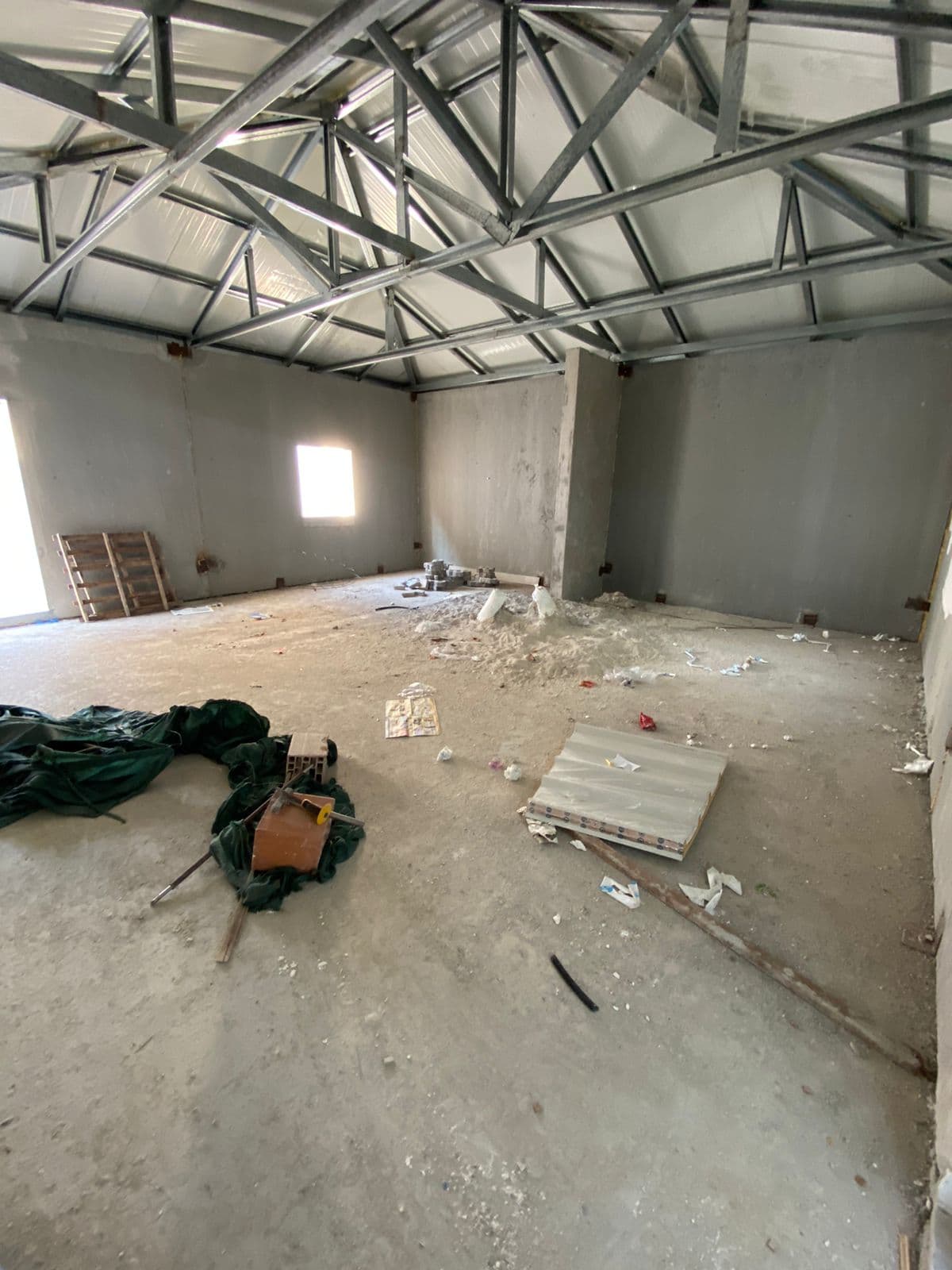 Jepet me Qira Ambient Biznesi | Pranë Gjykatës, Durrës 3