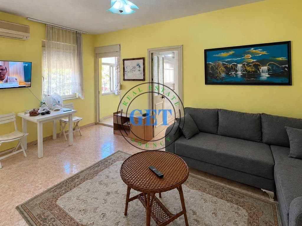 Shitet apartament 1+1 me verandë të madhe | Plazh Iliria, Durrës