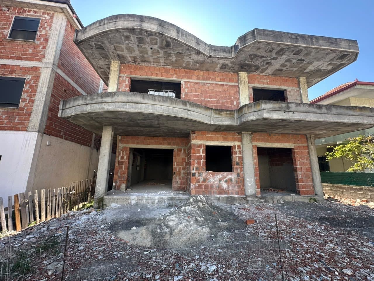 Shitet Shtëpi Private 2-Katëshe (Karabina) | Lagjja 17, Durrës 1