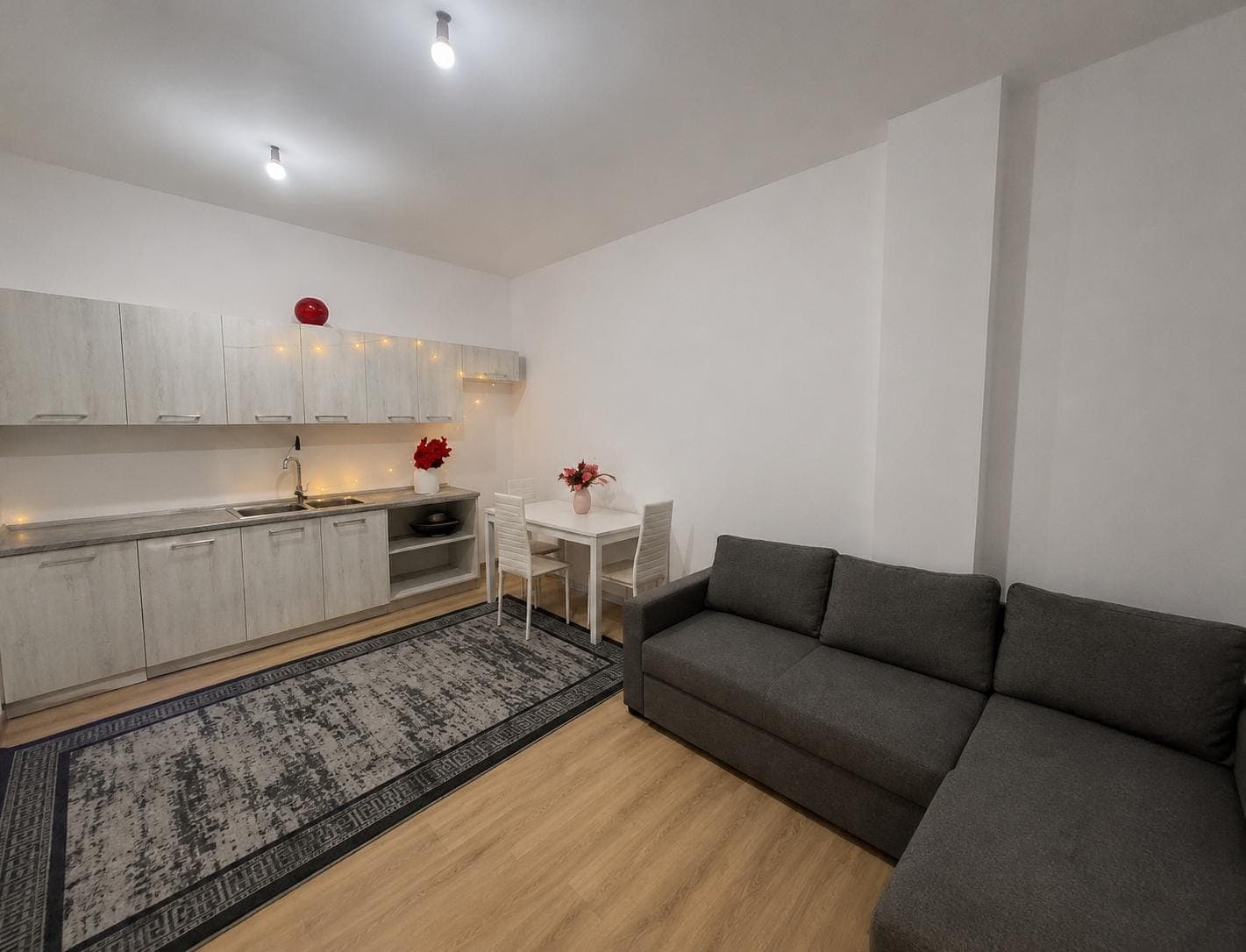 Shitet Apartament 1+1 | Pranë Shkollës "Bajram Curri", Plazh Durrës