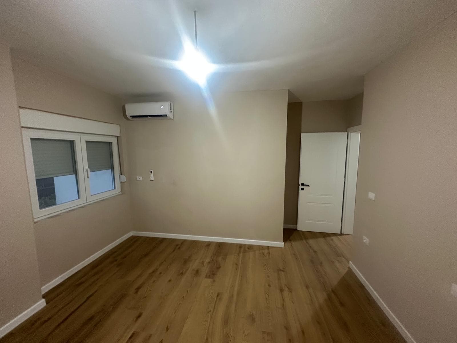 Jepet me Qira Ambient Biznesi | Pranë Tregut të Vogël, Durrës
