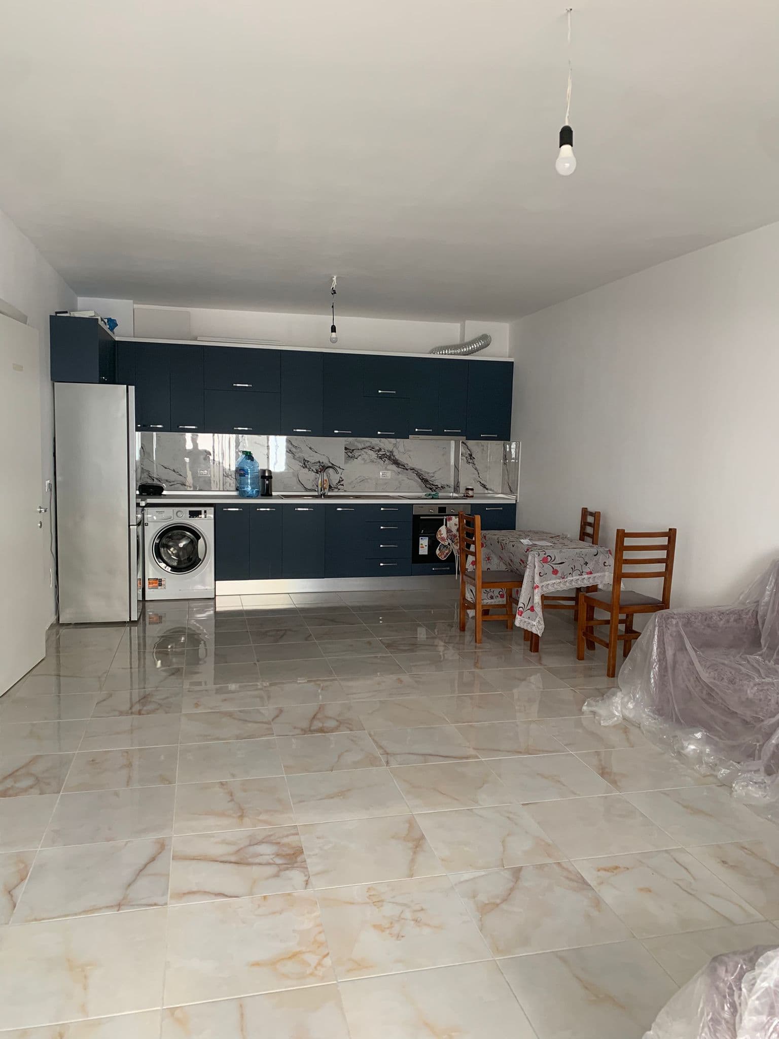 Jepet me qira Apartament 1+1 ne Plazh Iliria, Durres 4