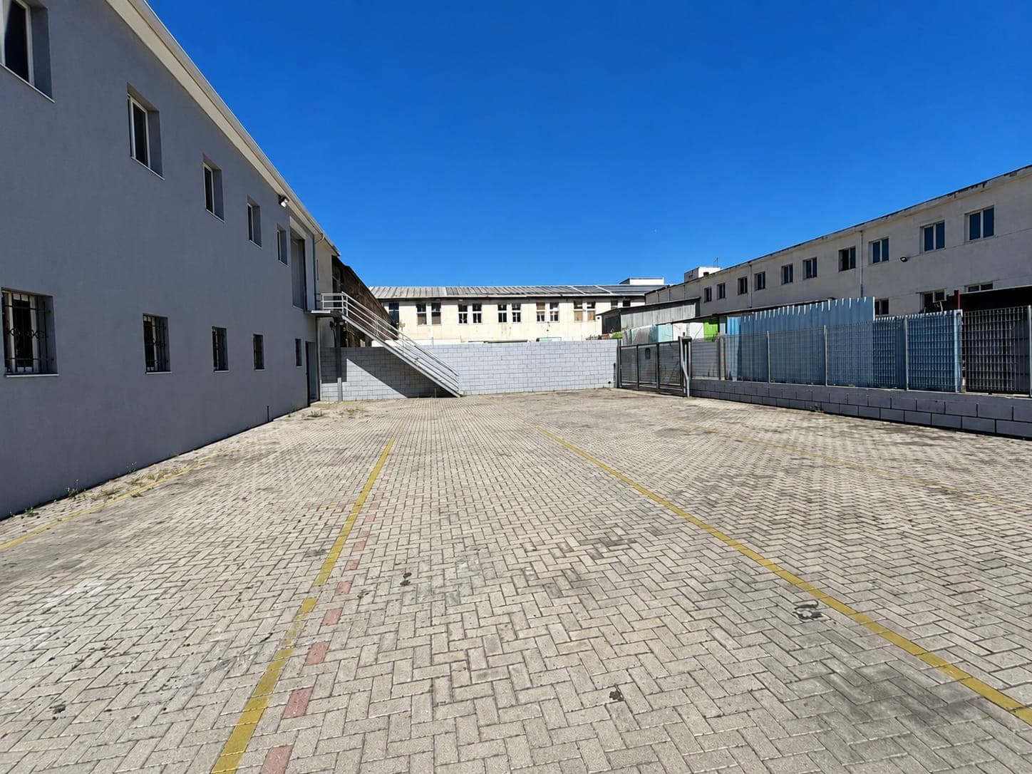Jepet Ambient Biznesi me Qira | 2 Kate | Shkozet, Durrës