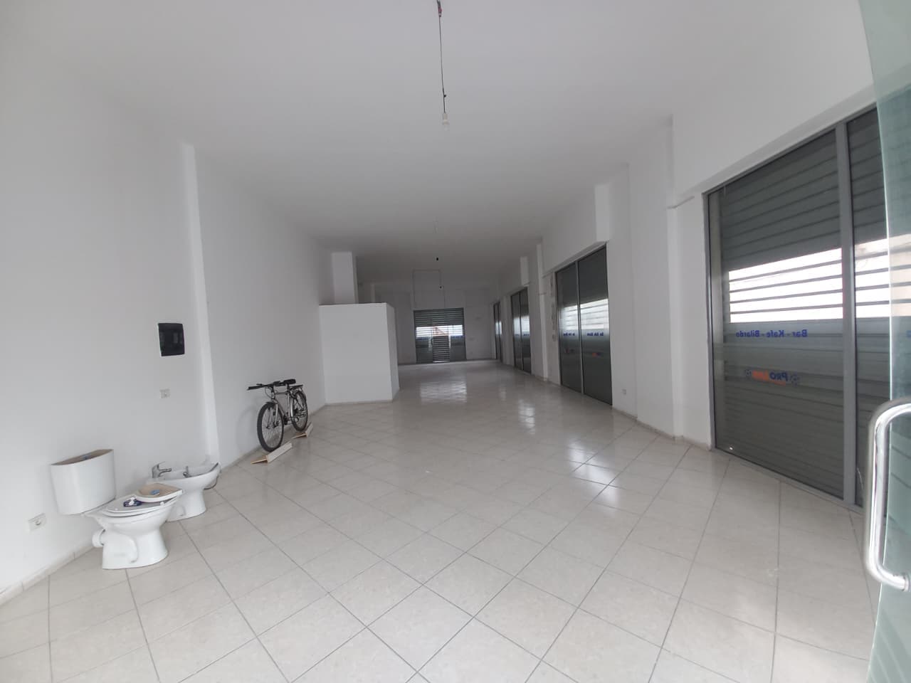 Jepet me Qira Ambient Biznesi | Fusha e Rërës, Durrës