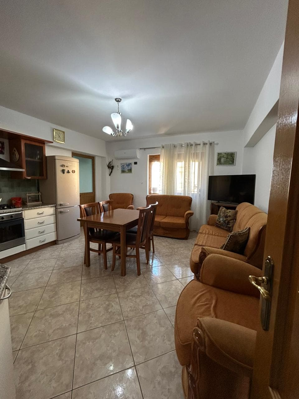 Jepet me Qira Apartament 2+1 | Pranë Spitalit, Durrës 2