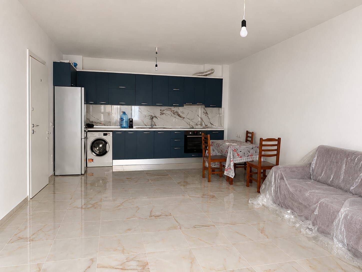 Jepet me qira Apartament 1+1 ne Plazh Iliria, Durres