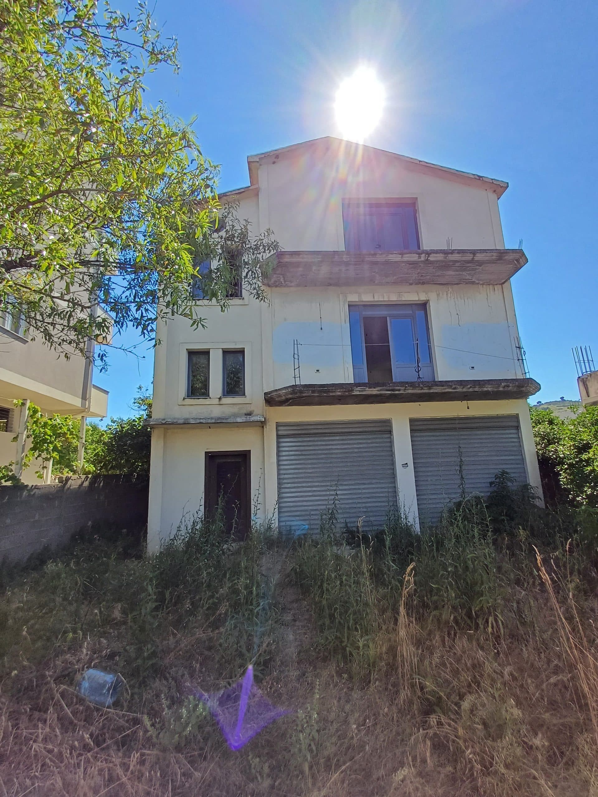 Shitet Shtëpi 3-Katëshe Multifunksionale | Zona e 3 Çezmave, Durrës 2