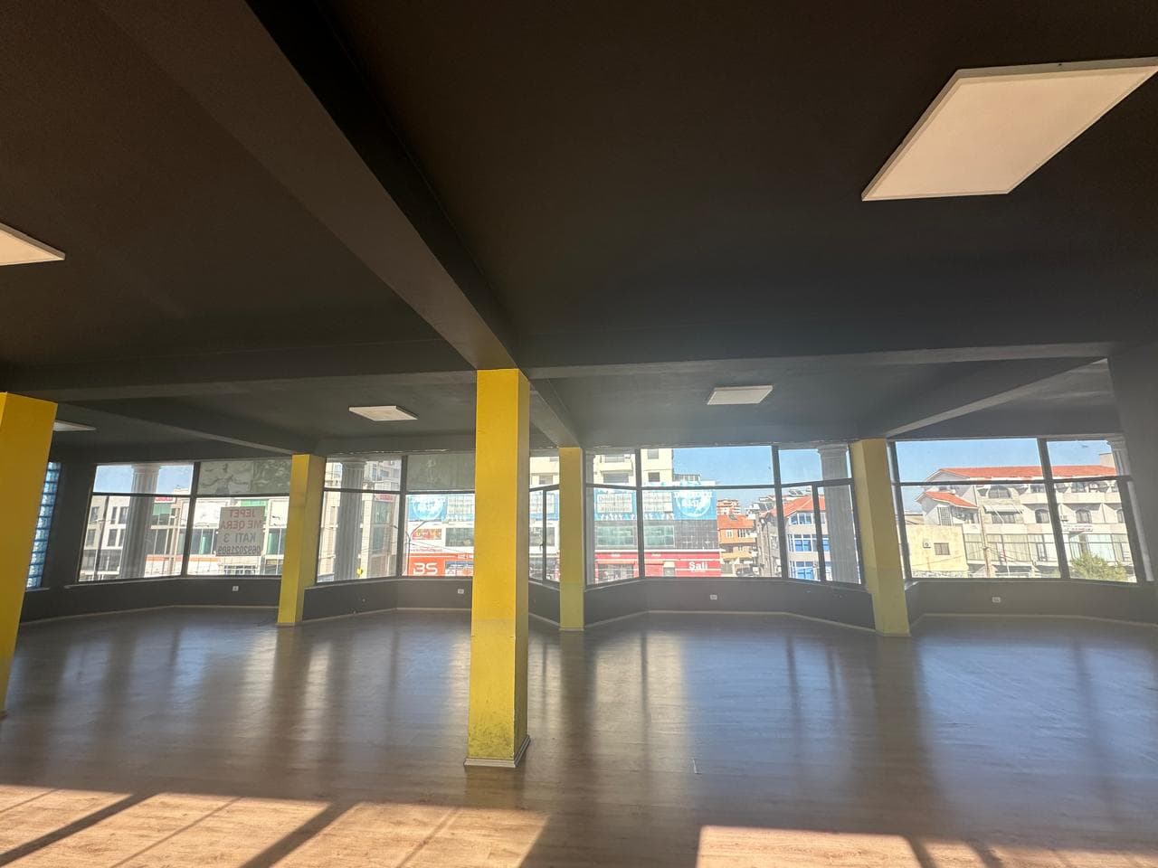 Jepet me Qira Ambient Biznesi | Përballë Galaktikut, Durrës