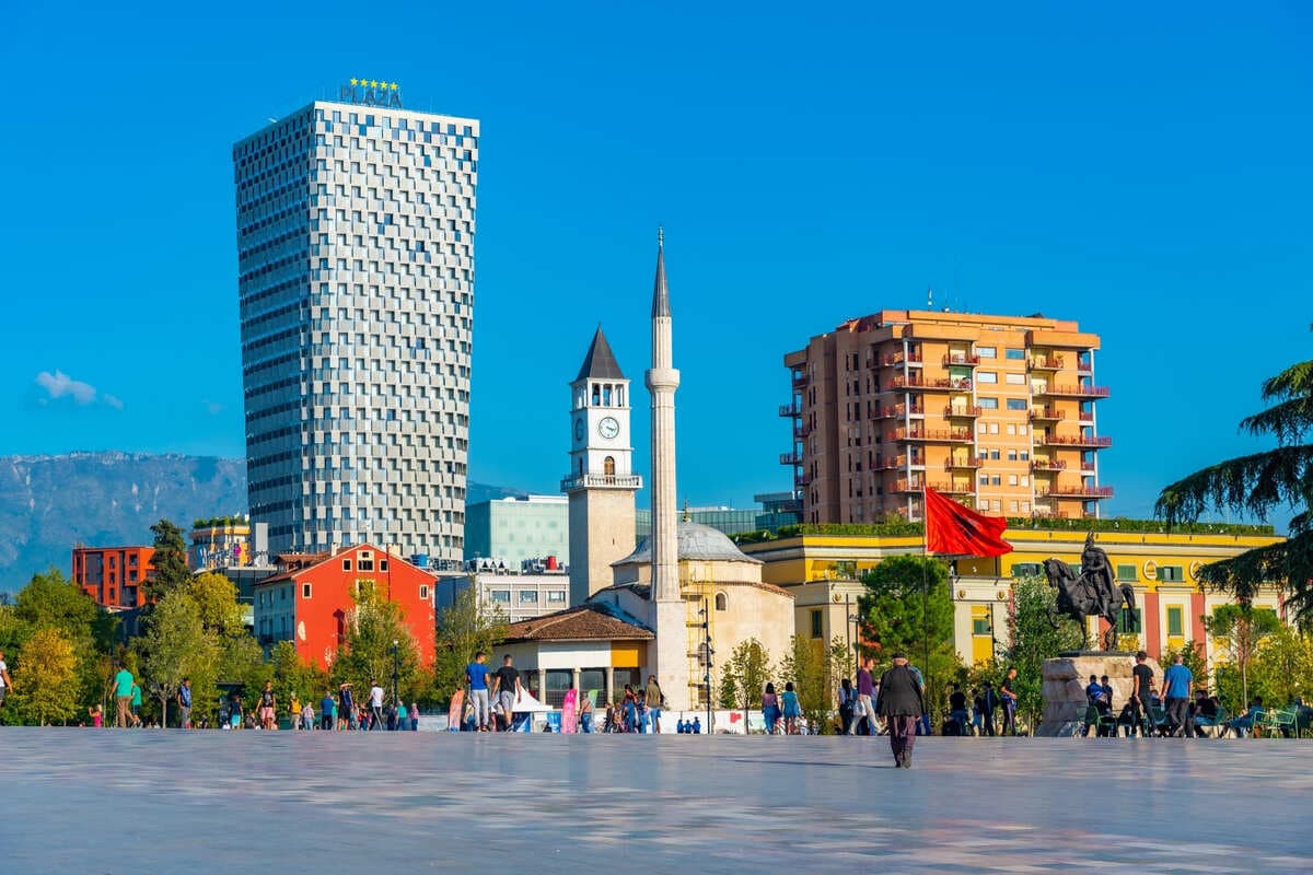 Jepet me Qira Ambient Biznesi | Tiranë
