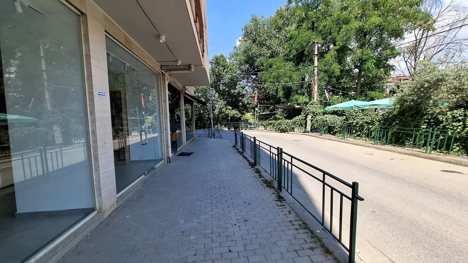 Dyqan Në Shitje Në Tiranë 3