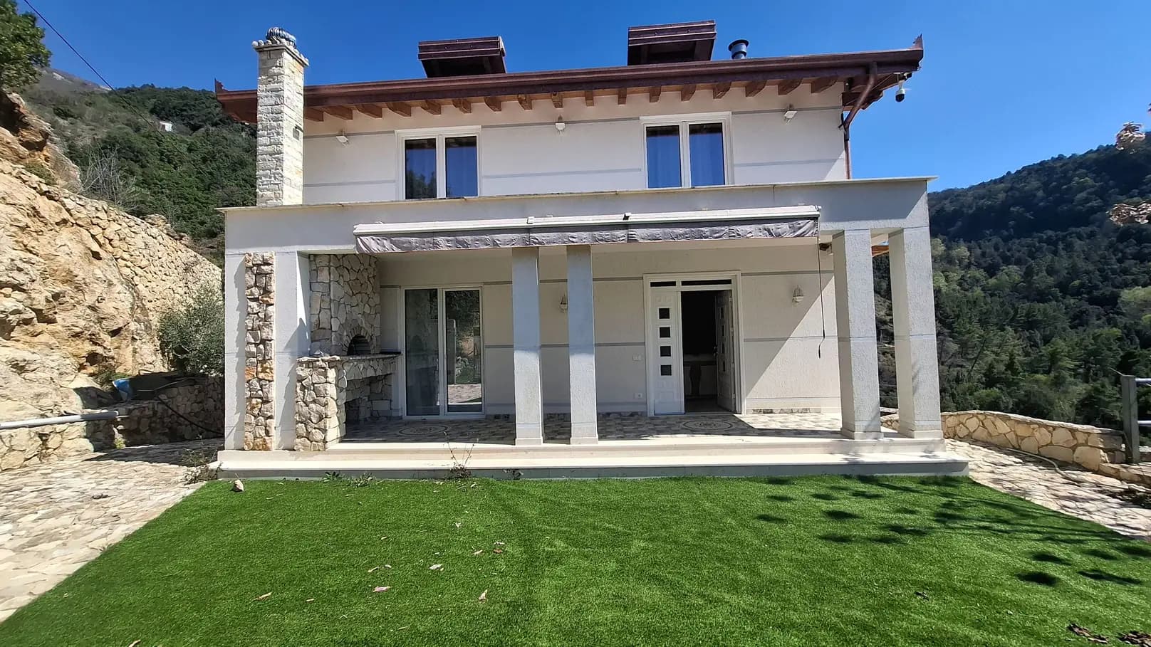 Vilë Në Shitje Në Tiranë 2