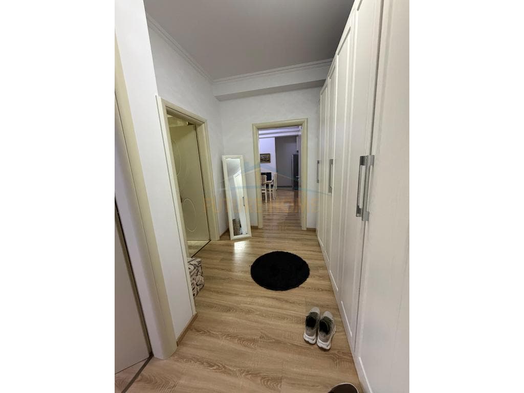 Shitet, Apartament 2+1+2 , Liqeni i Thatë, Tiranë.