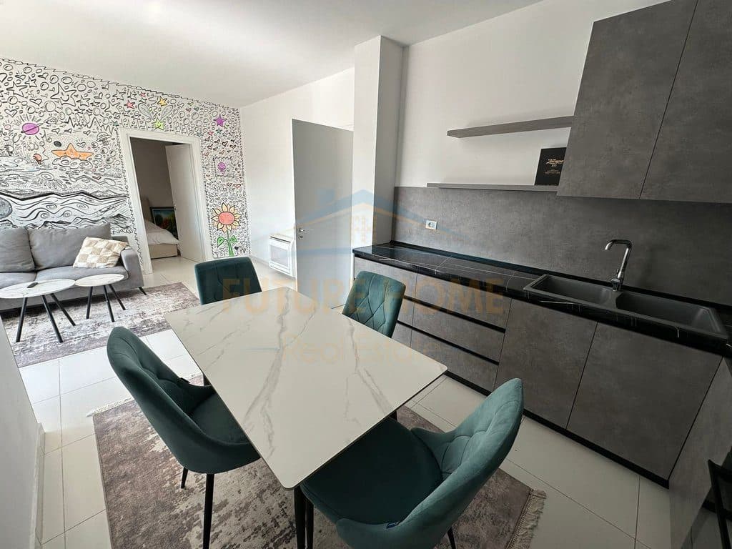 Qira, Apartament 2+1, Blloku, Tiranë. 3