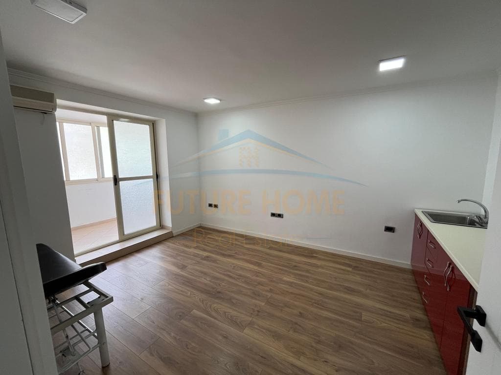 Qira, Ambient Biznesi, 21 Dhjetori, Tirane 2