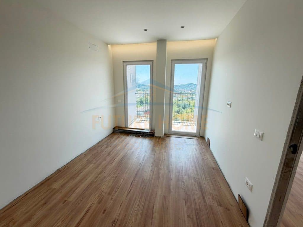 Shitet, Apartament 1+1, Farke, Tiranë.