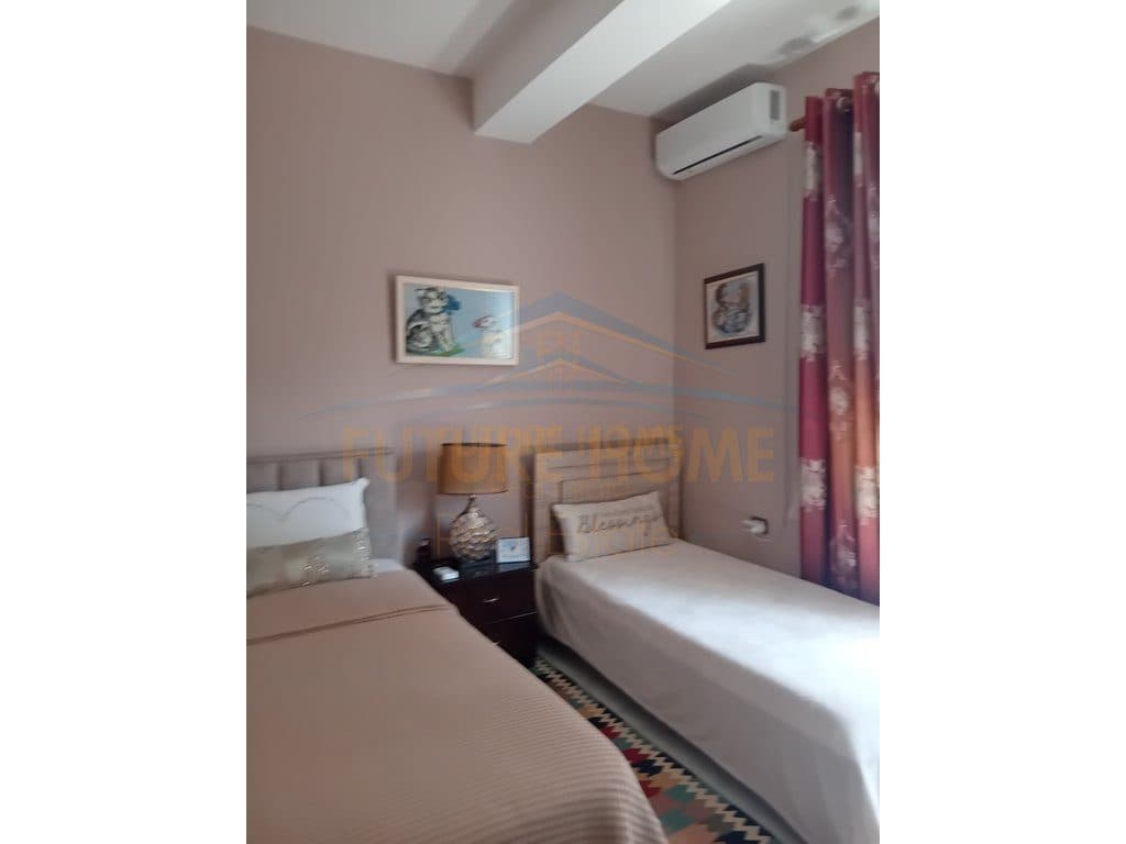 Qira, Vile 2 Kateshe+Parkim, Rruga 5 Maj, Tirane 3