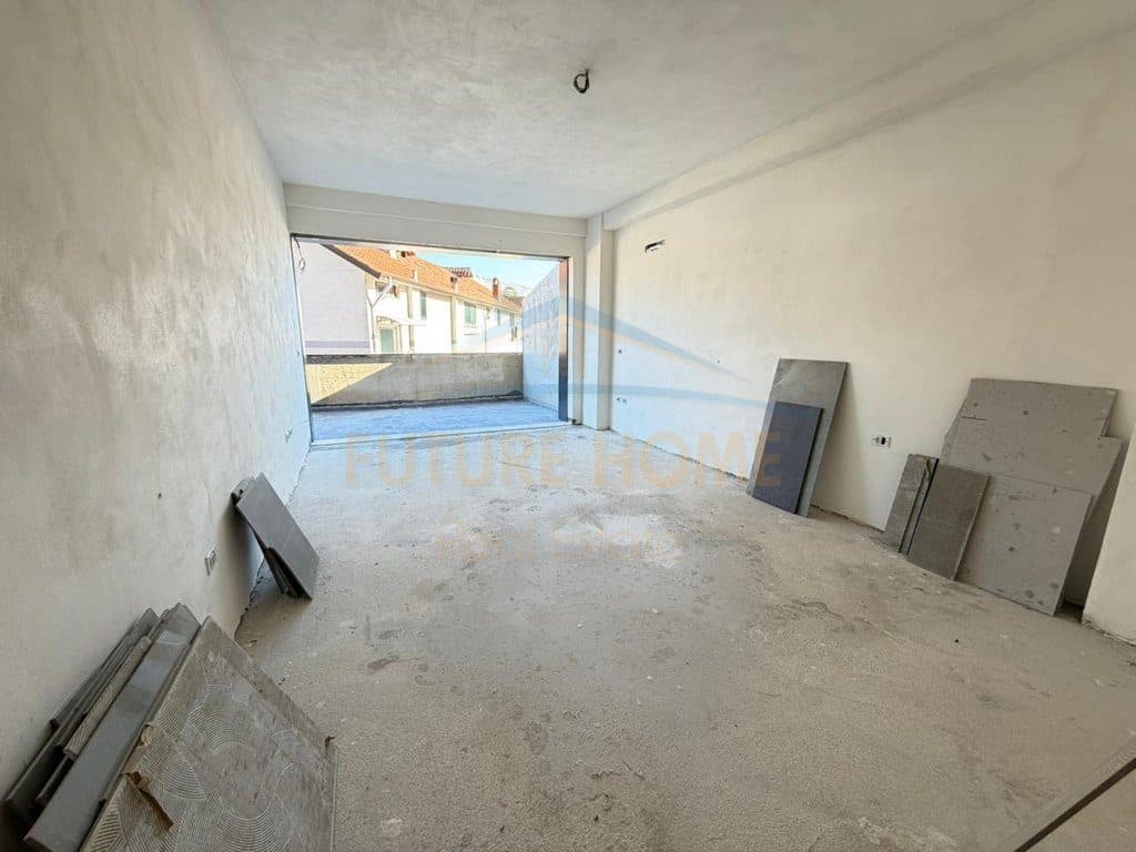Shitet, Apartament 1+1, & Garsoniere, tek Kompleksi Grand, Tiranë. 3