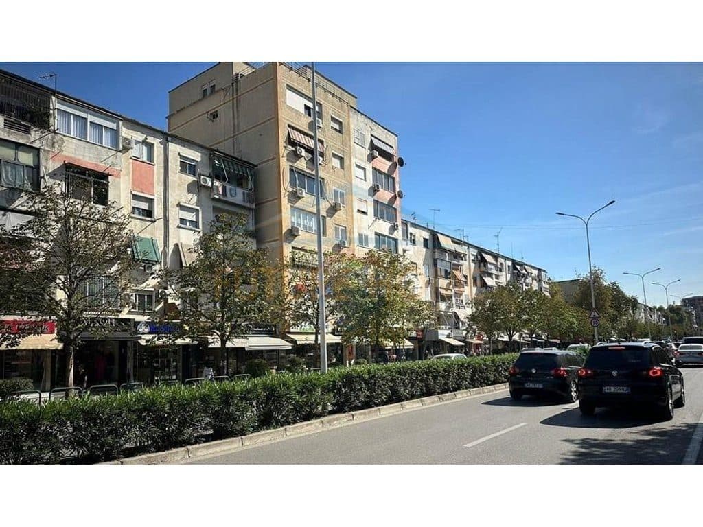 Shitet, Ambient Biznesi, 21 Dhjetori , Tiranë