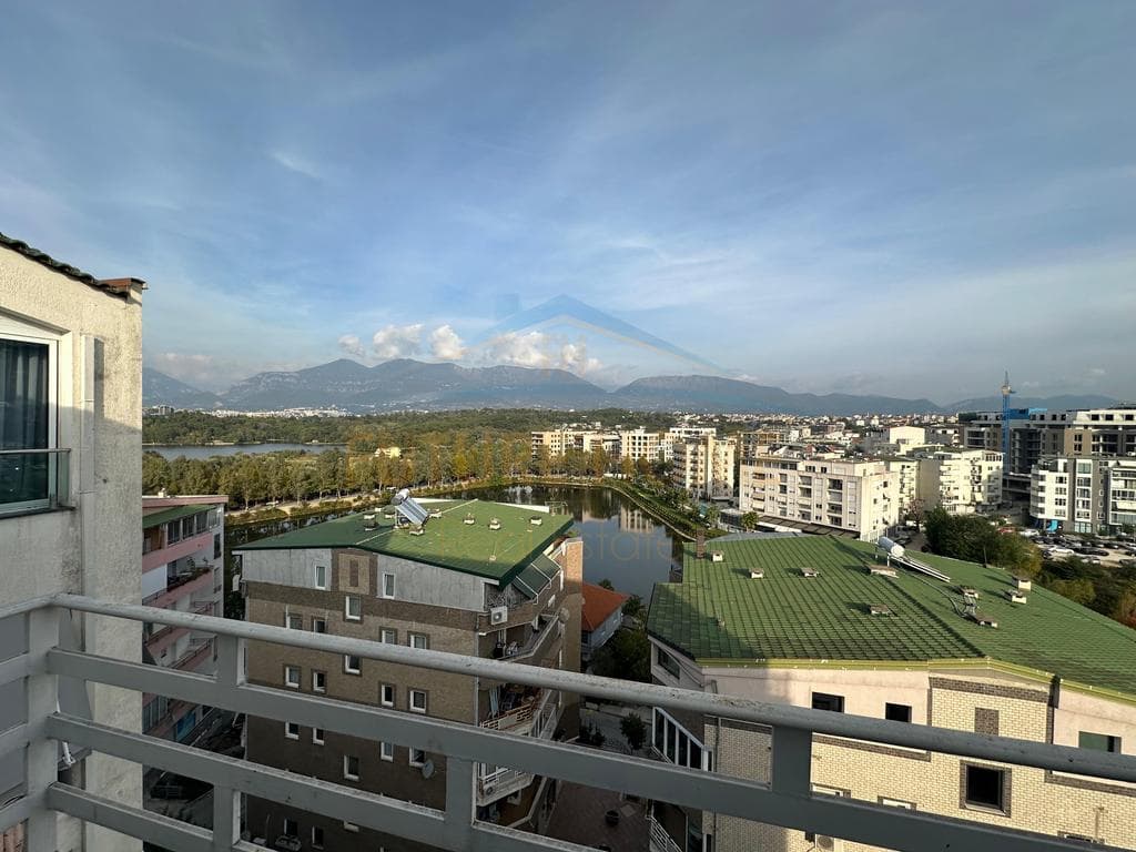 Shitet, Penthouse, Liqeni i Thatë 4
