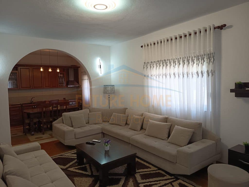 Qira, Vilë 2-katëshe, pranë shkollës "Rreze Drite" Sauk