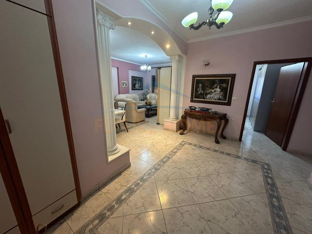Shitet, Apartament 3+1+2, Rruga Kongresi Manastirit, Tirane. 3