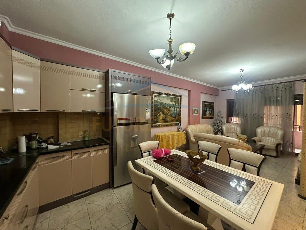Shitet, Apartament 3+1+2, Rruga Kongresi Manastirit, Tirane. 4