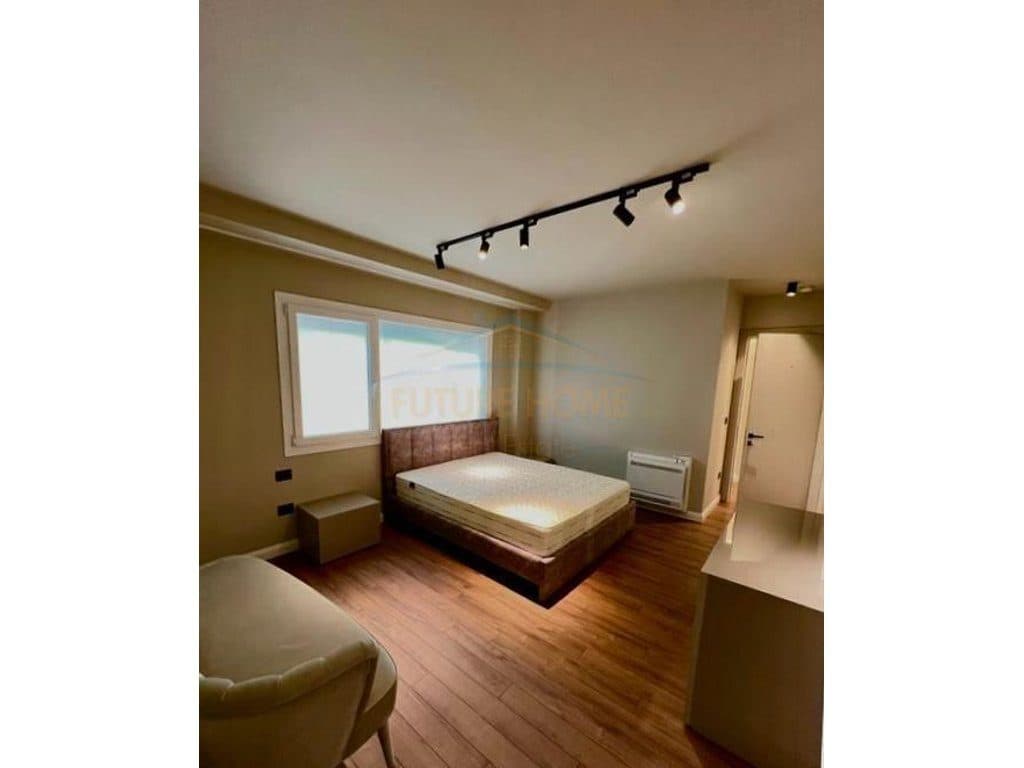 Disponojme apartament luksoz ne nje nga rezidencat me te kerkuara, " Long Hill Residence "