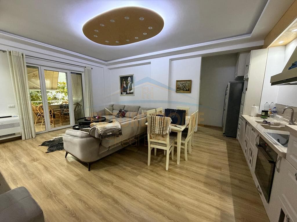 Shitet, Apartament 2+1+2 , Liqeni i Thatë, Tiranë. 3
