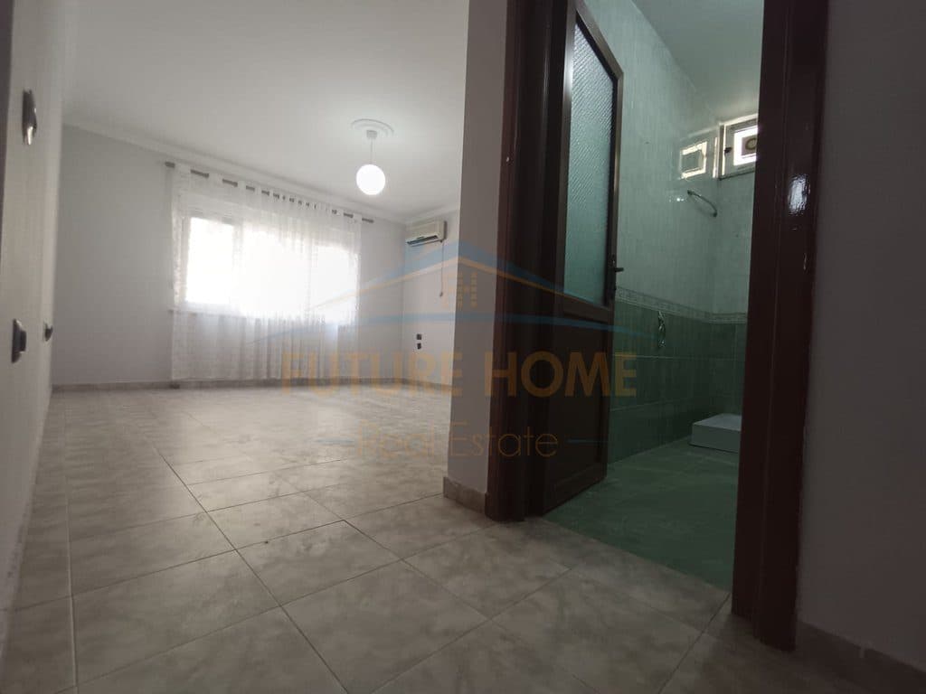 Shitet, Apartament 3+1+3, Rruga Dritan Hoxha, Tiranë 3