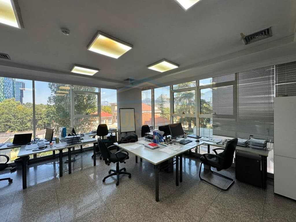 Qera, Ambient per zyra , Blloku, Tirane. 4