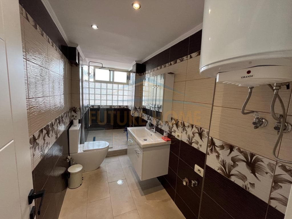 Qira, Ambient Biznesi, 21 Dhjetori, Tirane 4