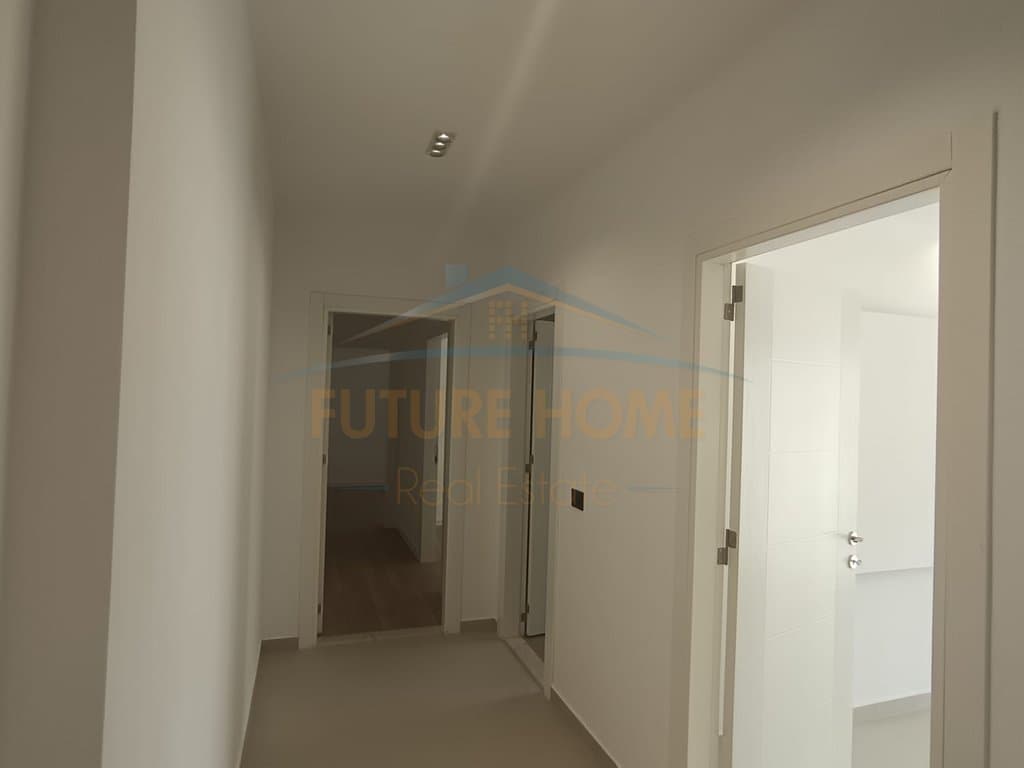 Shitet, Apartament 2+1, Komplesi "MGB", Fresk, Tiranë