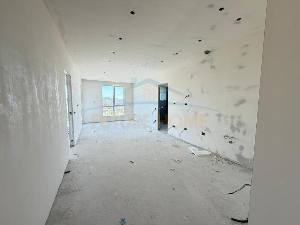 Shitet, Apartament 1+1, Farke, Tiranë. 2