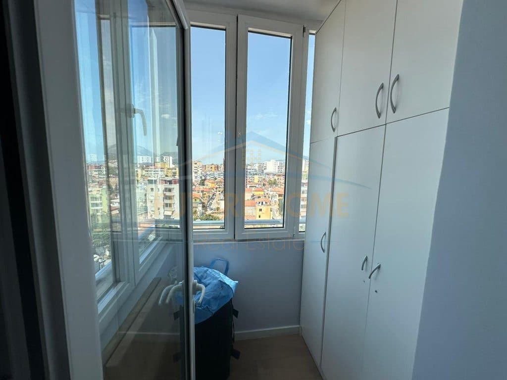 Qera,Apartament 3+1+2+ Verande, Rr. 4 Deshmoret, Tirane.