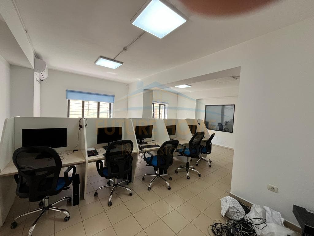 Qira, Ambient per zyra, Pazari i Ri, Tirane 2